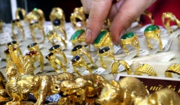 Giá vàng hôm nay 9/8/2018: Lao dốc sau quyết định của Donald Trump